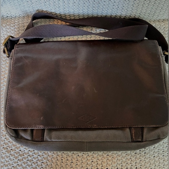 Fossil Unisex Leather & Canvas Messenger Bag w/Several Slip-In Compartments - Picture 11 of 14